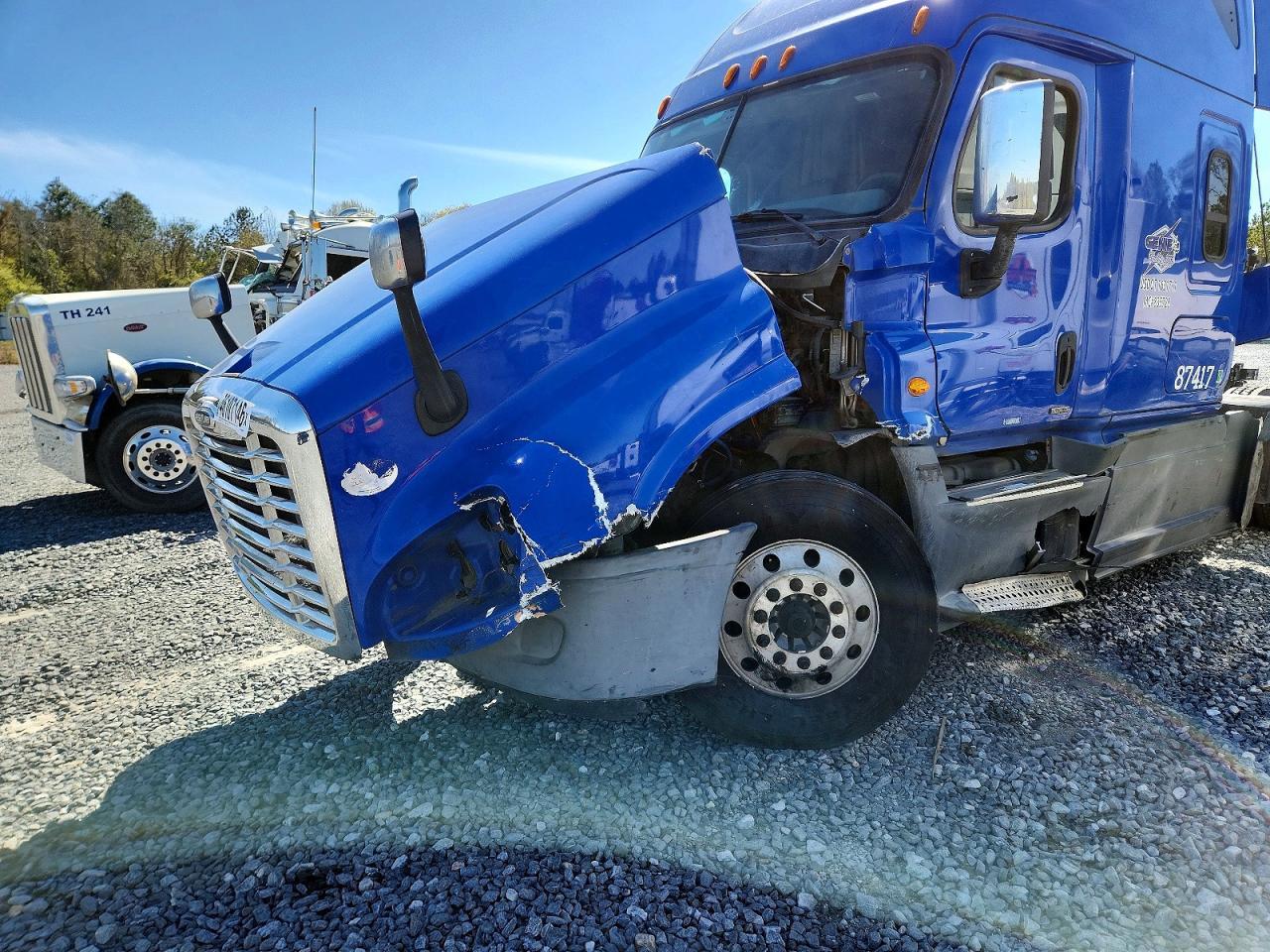 2015 Freightliner Cascadia Semi Truck