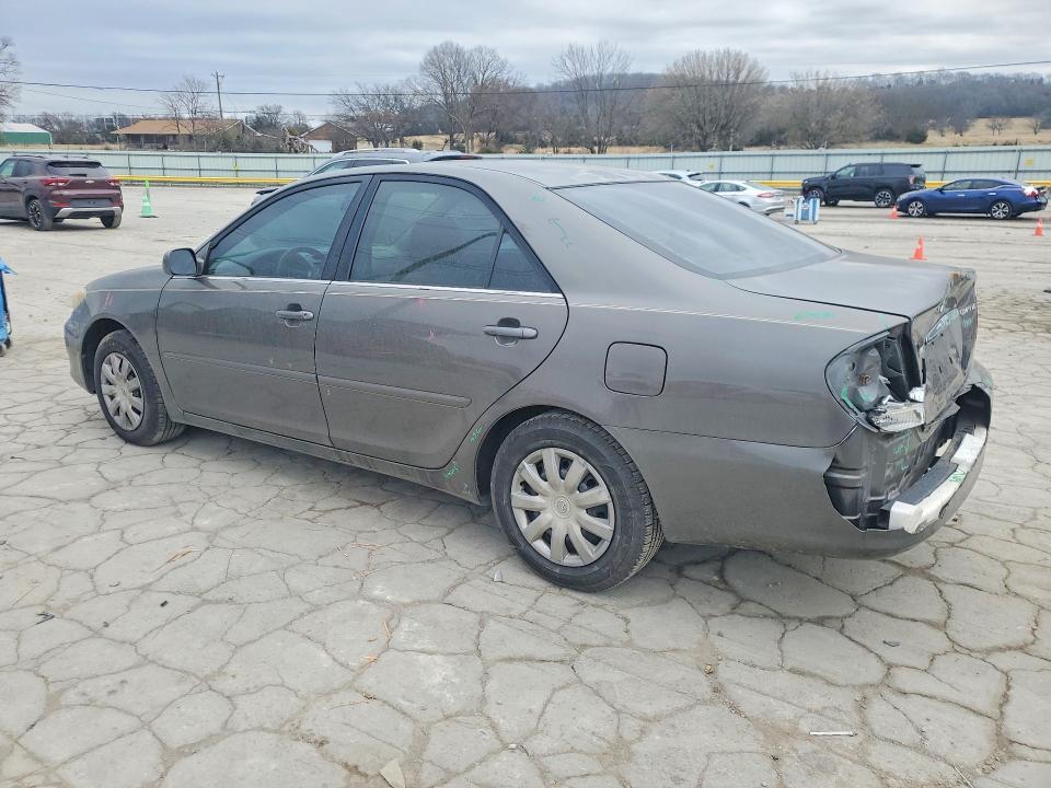 2005 Toyota Camry le