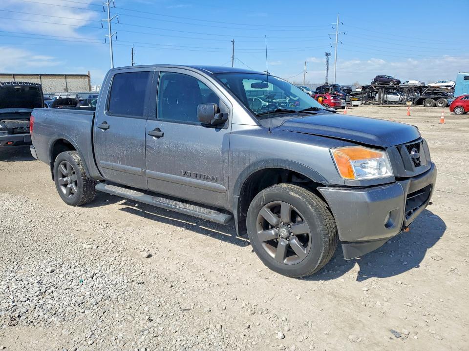 2015 Nissan Titan SV