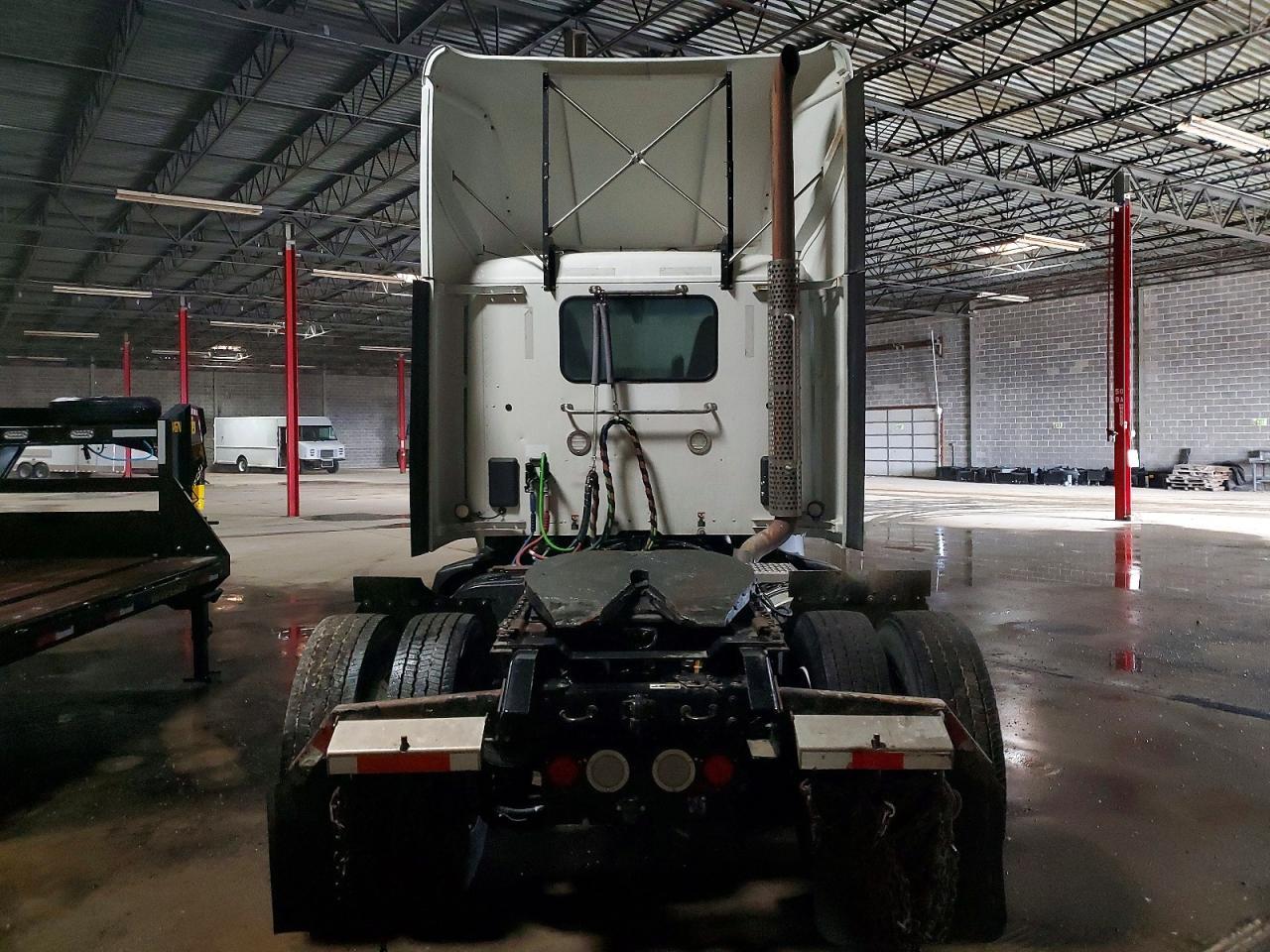 2018 Kenworth T680 Semi Truck