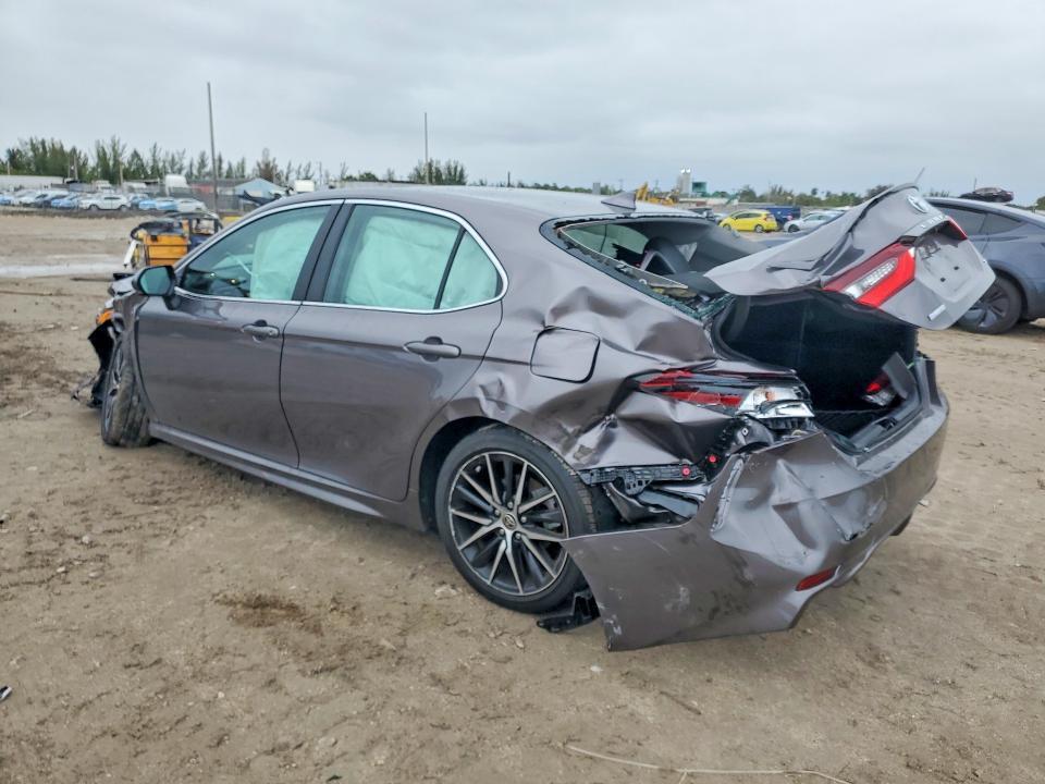2022 Toyota Camry se