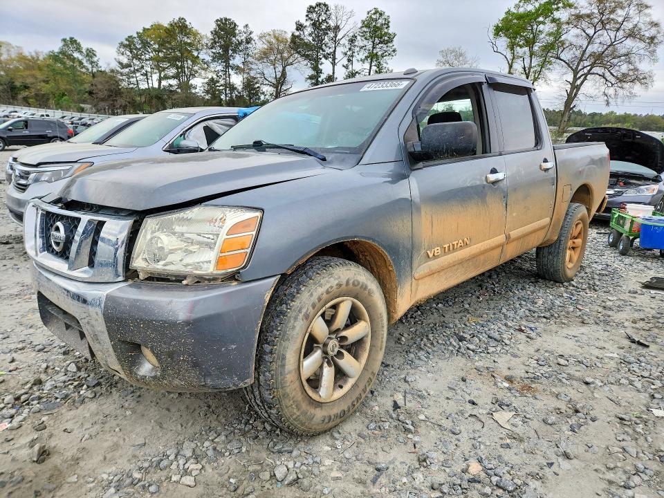 2014 Nissan Titan SV