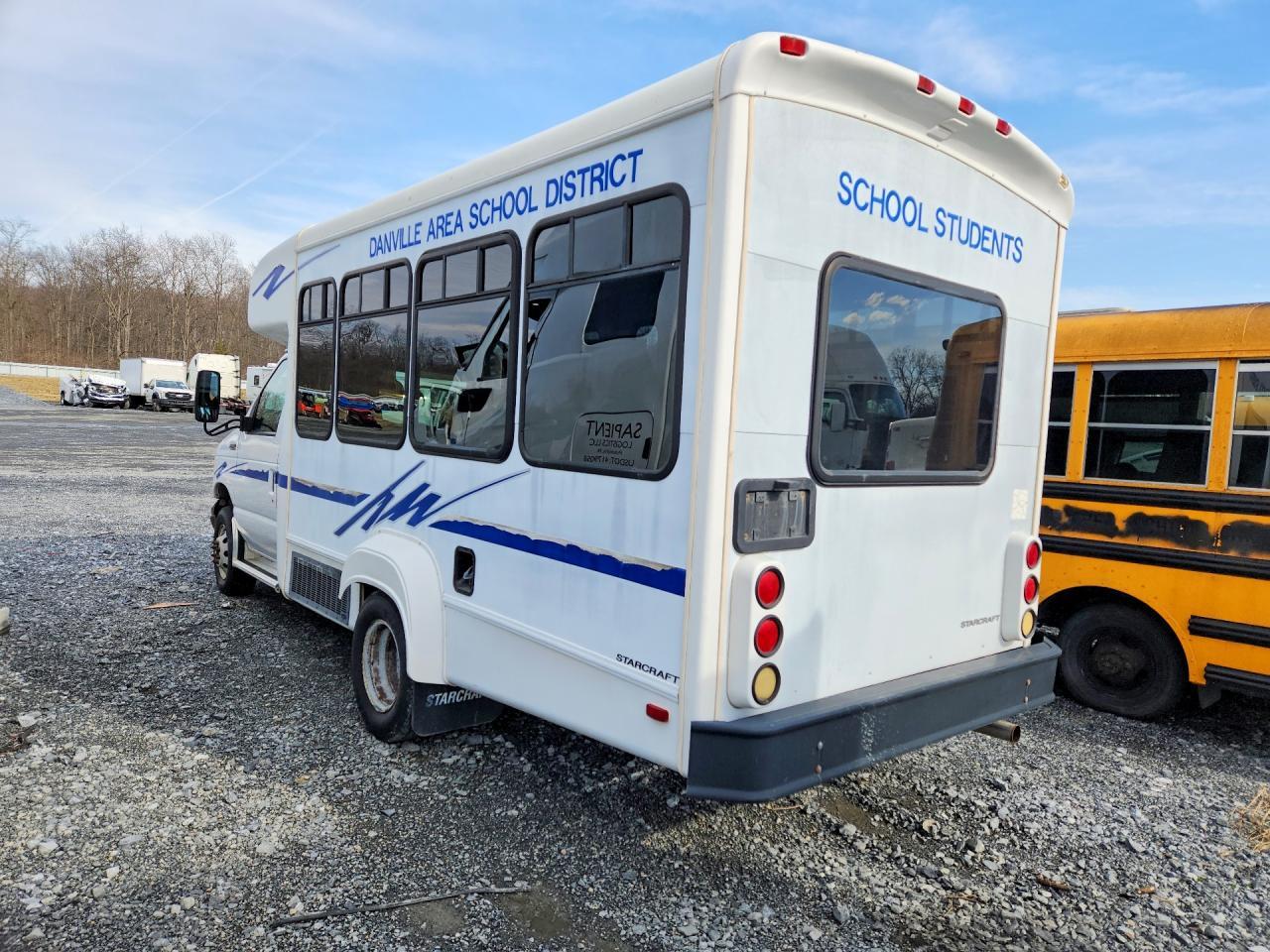2004 Ford Econoline E350 Super Duty Cutaway Van