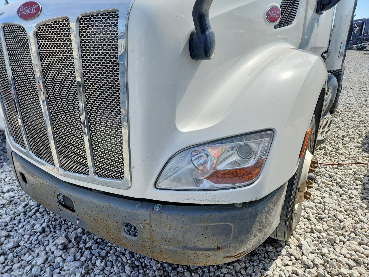 2017 Peterbilt 579 Semi Truck