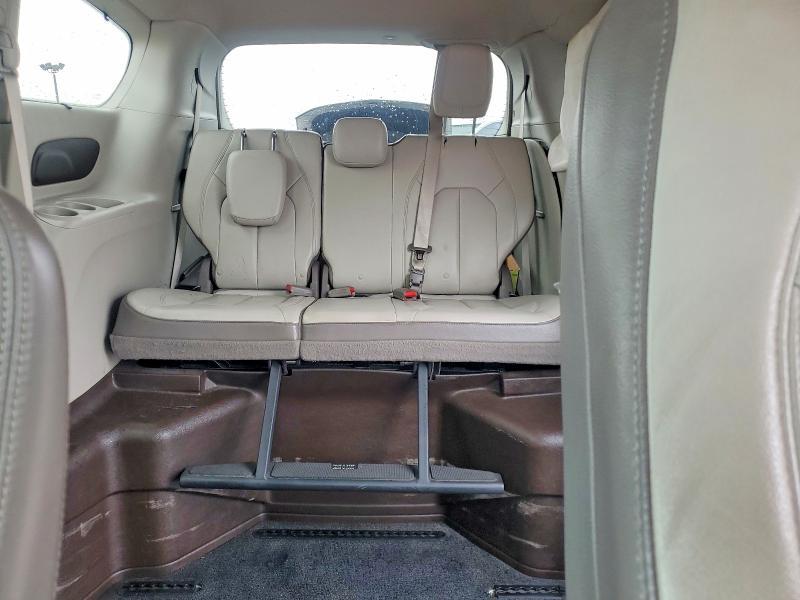 2017 Chrysler Pacifica Touring l