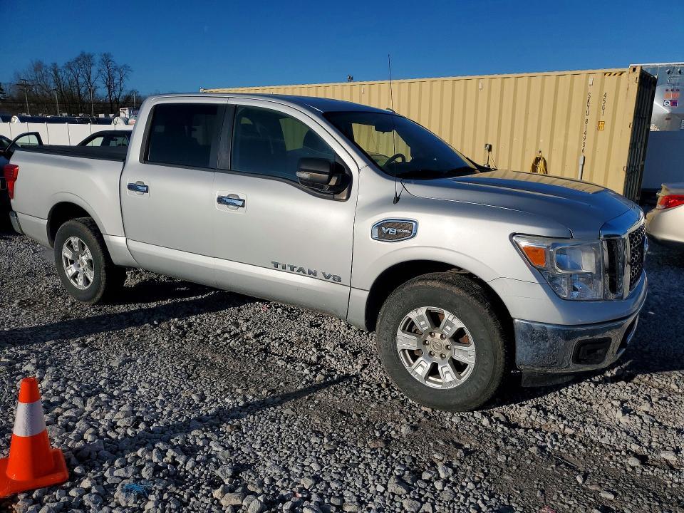 2017 Nissan Titan sv