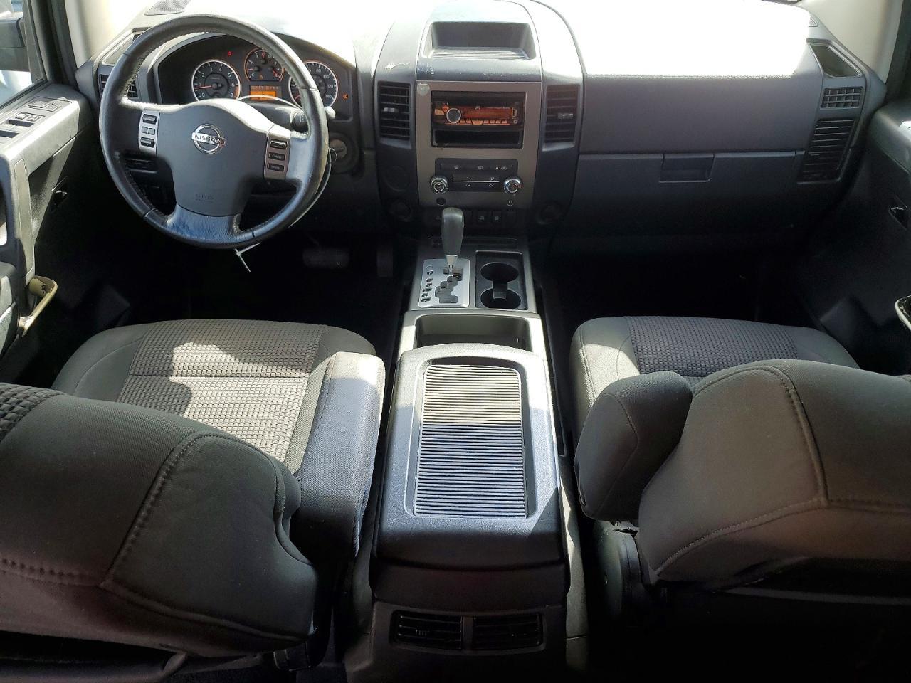 2010 Nissan Titan SE