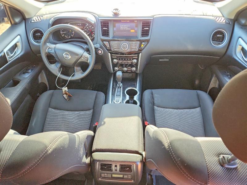 2017 Nissan Pathfinder sv