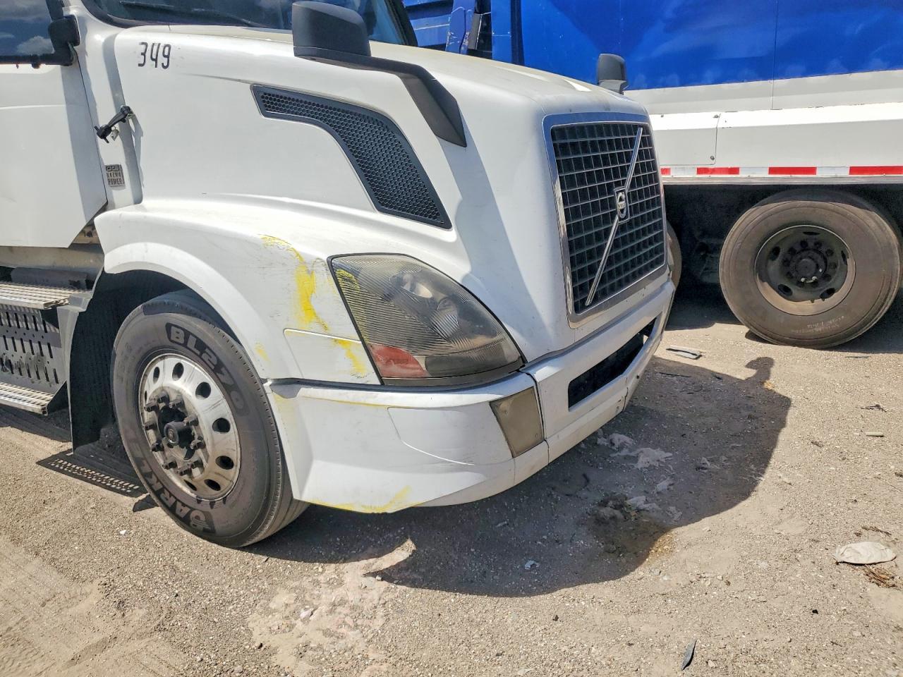 2017 Volvo VNL Semi Truck