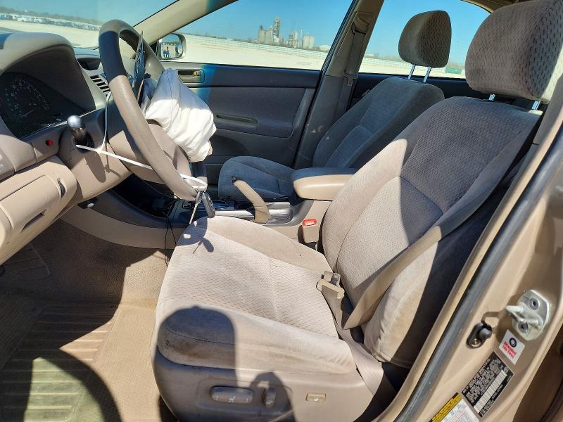 2004 Toyota Camry le