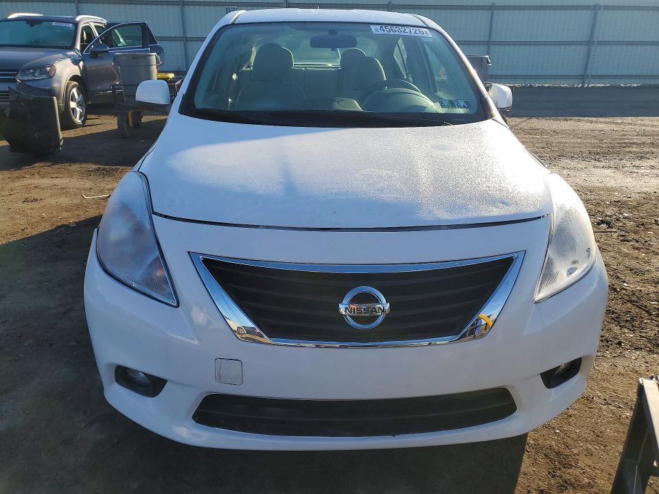 2013 Nissan Versa 1.6 s