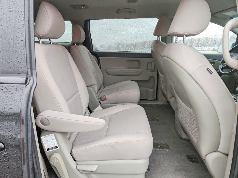2017 KIA Sedona lx