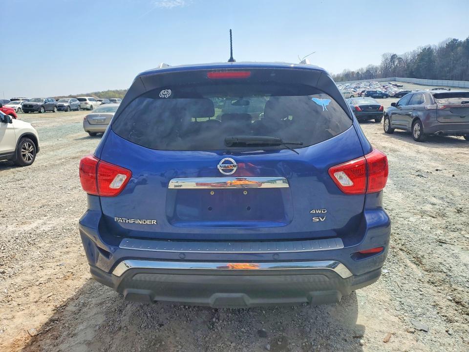 2018 Nissan Pathfinder sv