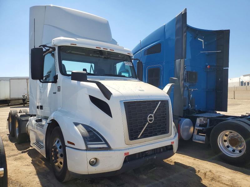 2021 Volvo VNR Semi Truck