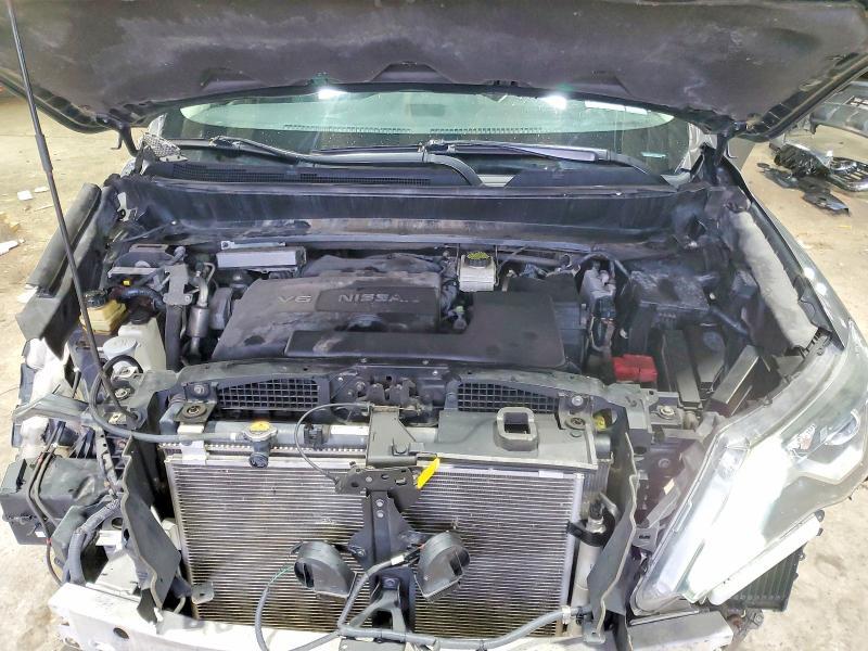 2018 Nissan Pathfinder sv