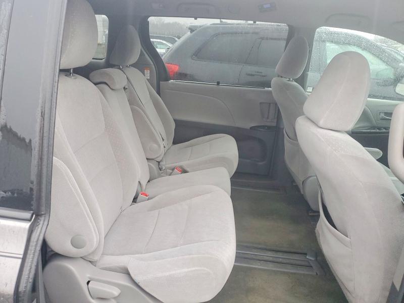 2017 Toyota Sienna le 8-passenger