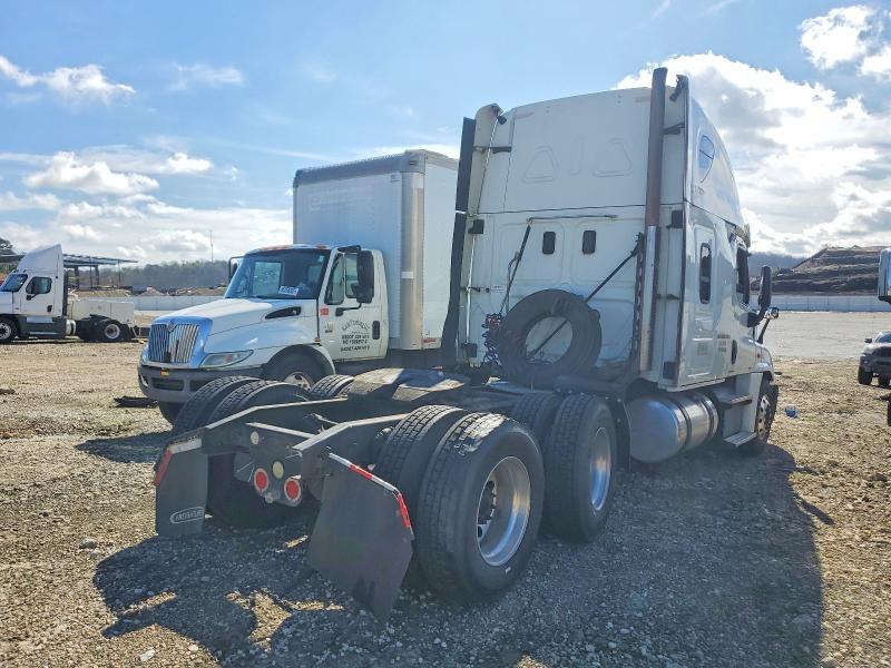 2012 Freightliner Cascadia Semi Truck