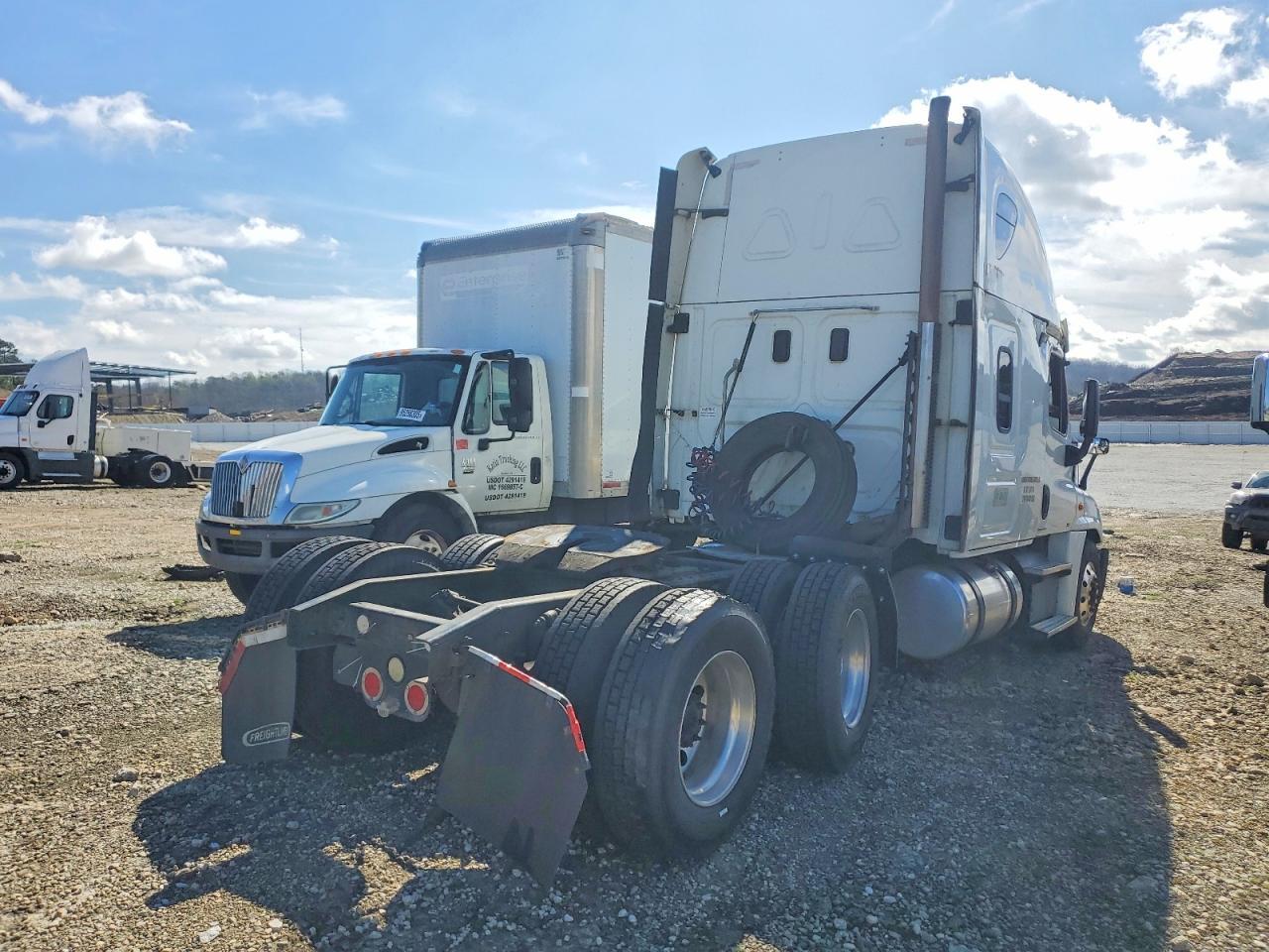 2012 Freightliner Cascadia Semi Truck