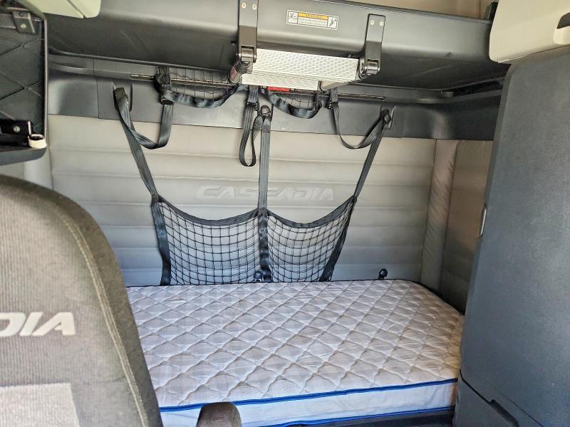 2020 Freightliner Cascadia 126 Semi Truck