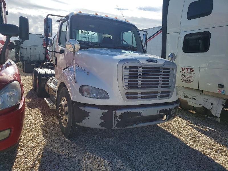 2016 Freightliner Business Class M2 Semi Truck