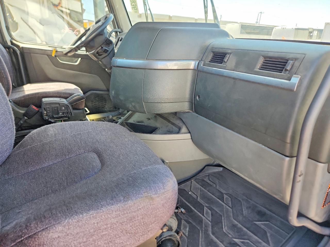 2022 Volv O VNL Semi Truck