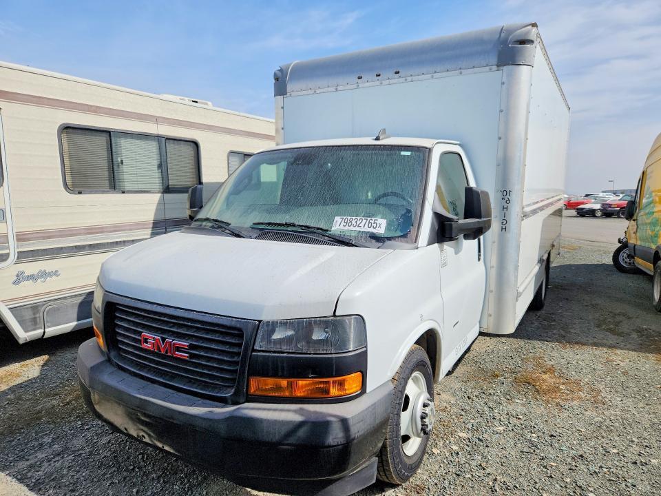 2020 GMC Savana BOX Truck