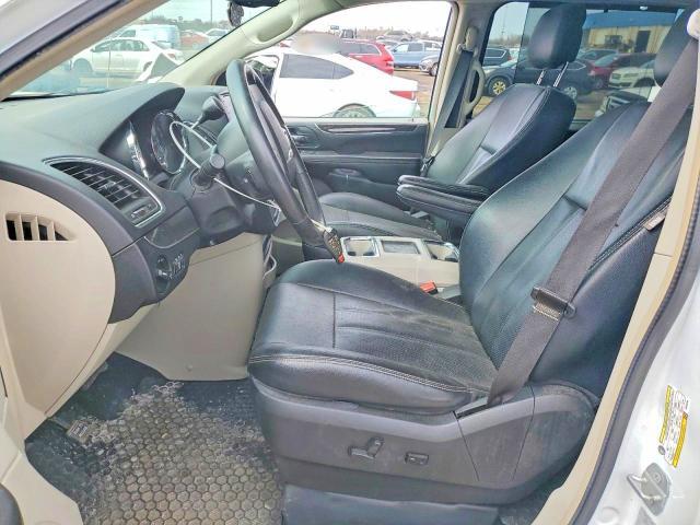 2016 Chrysler Town & Country Touring l