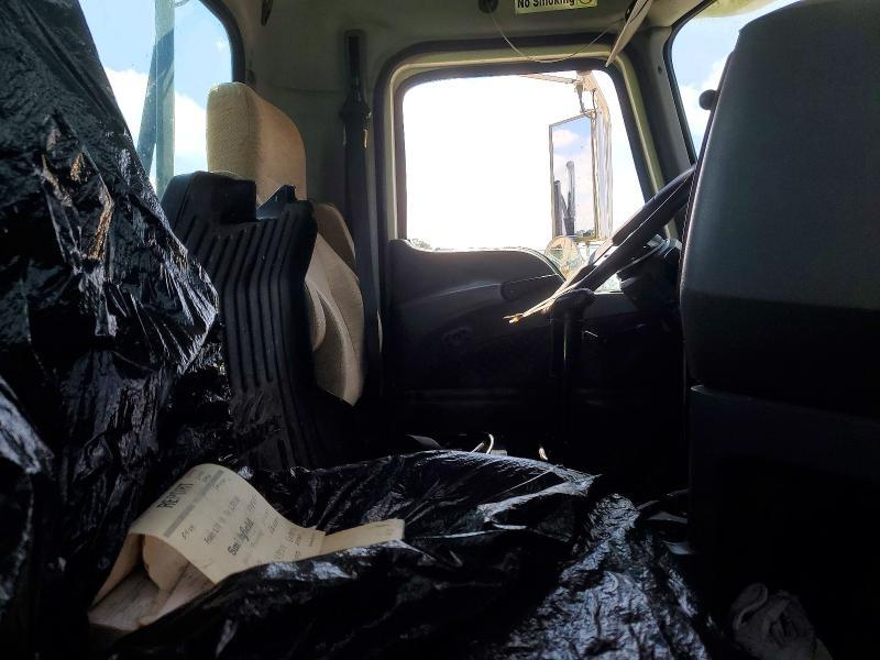 2017 Mack CXU613 Semi Truck