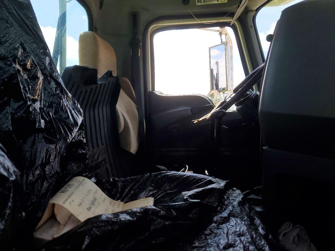 2017 Mack CXU613 Semi Truck