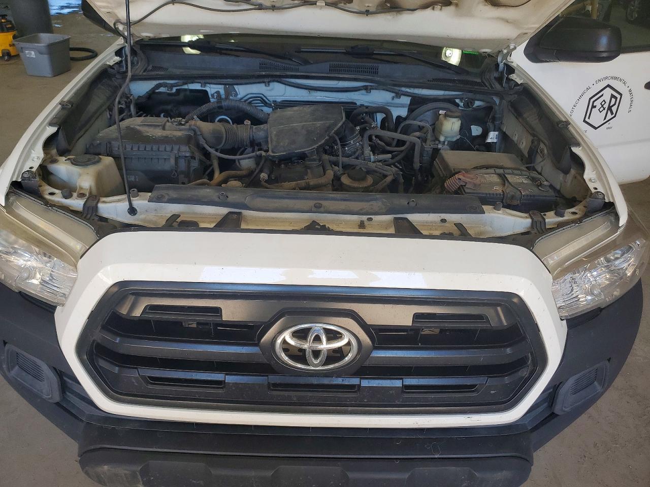 2016 Toyota Tacoma SR