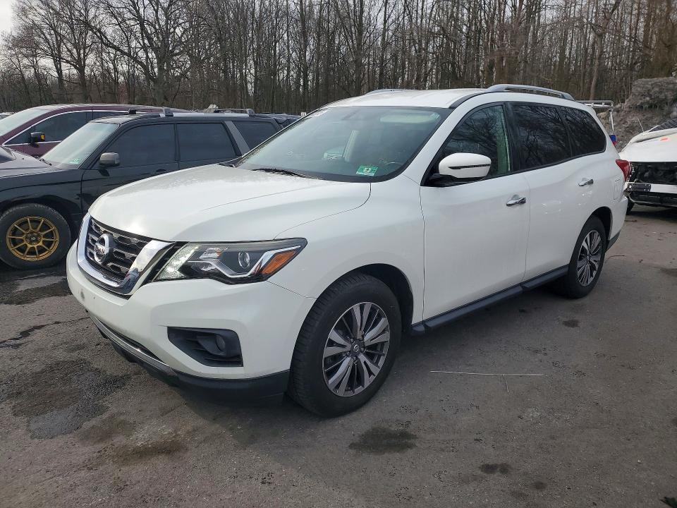 2018 Nissan Pathfinder sv