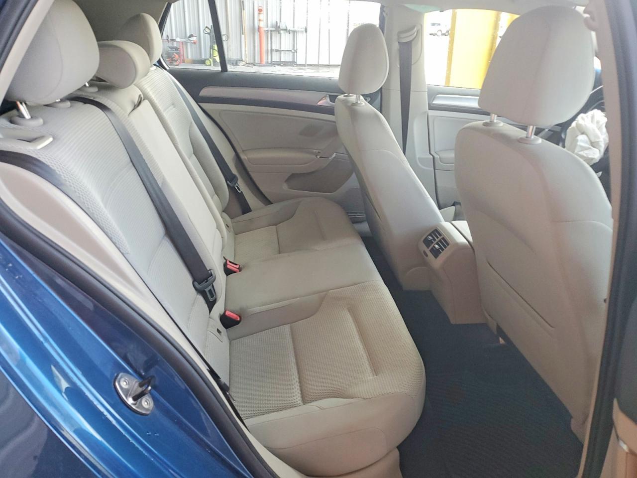 2017 Volkswagen Golf s