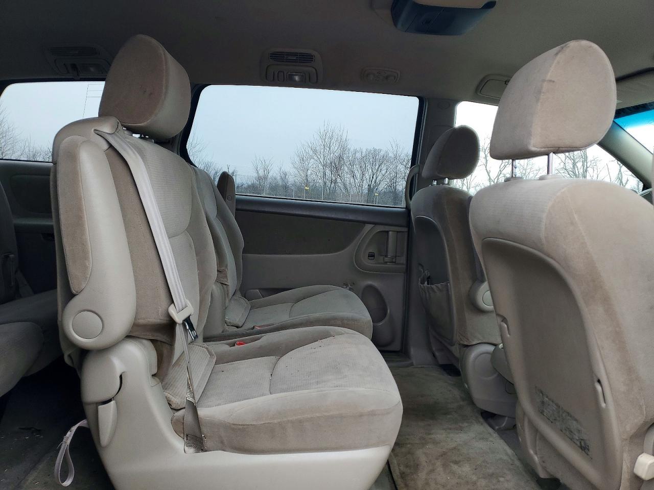 2004 Toyota Sienna le 7 Passenger