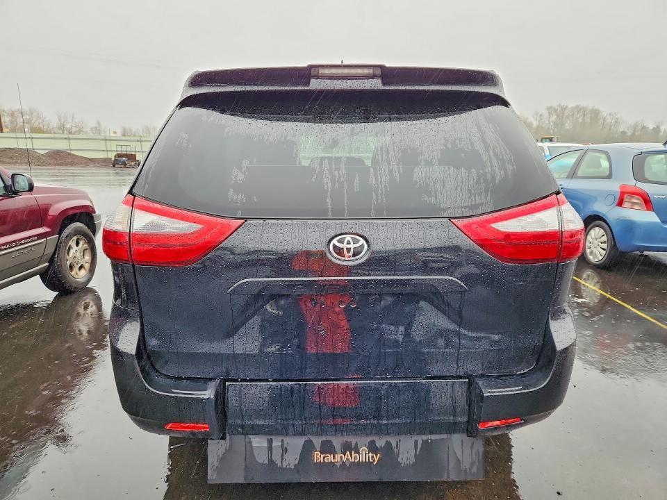 2020 Toyota Sienna l 7-passenger