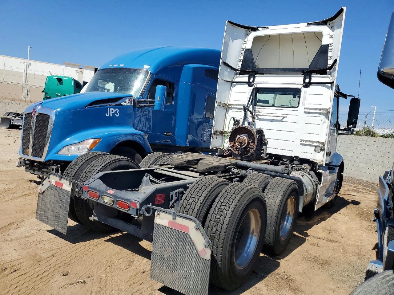 2021 Volvo VNR Semi Truck