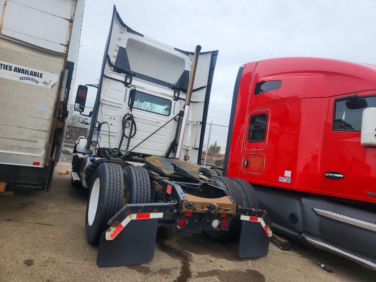 2017 Volvo VNL Semi Truck