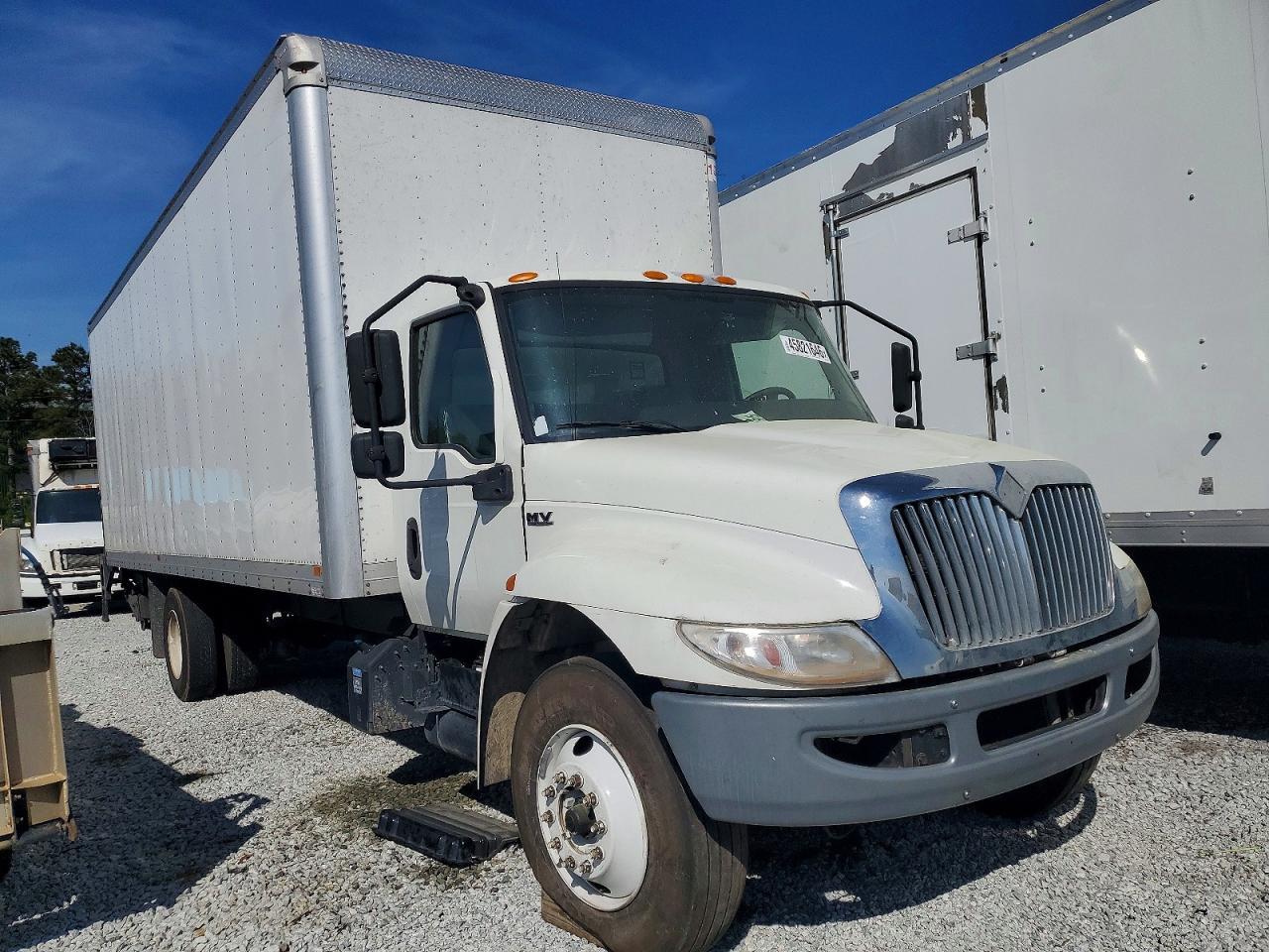 2020 International MV607 BOX Truck