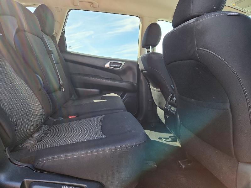 2019 Nissan Pathfinder sv