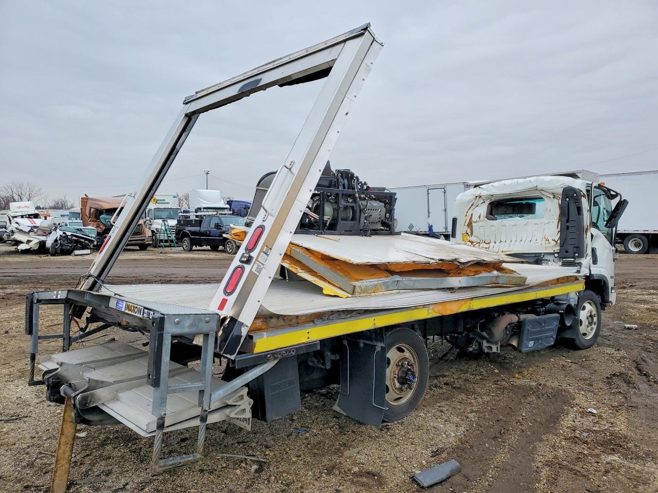 2023 Isuzu NRR Refrigerated BOX Truck