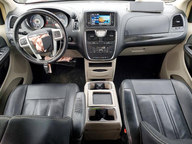 2016 Chrysler Town & Country Touring