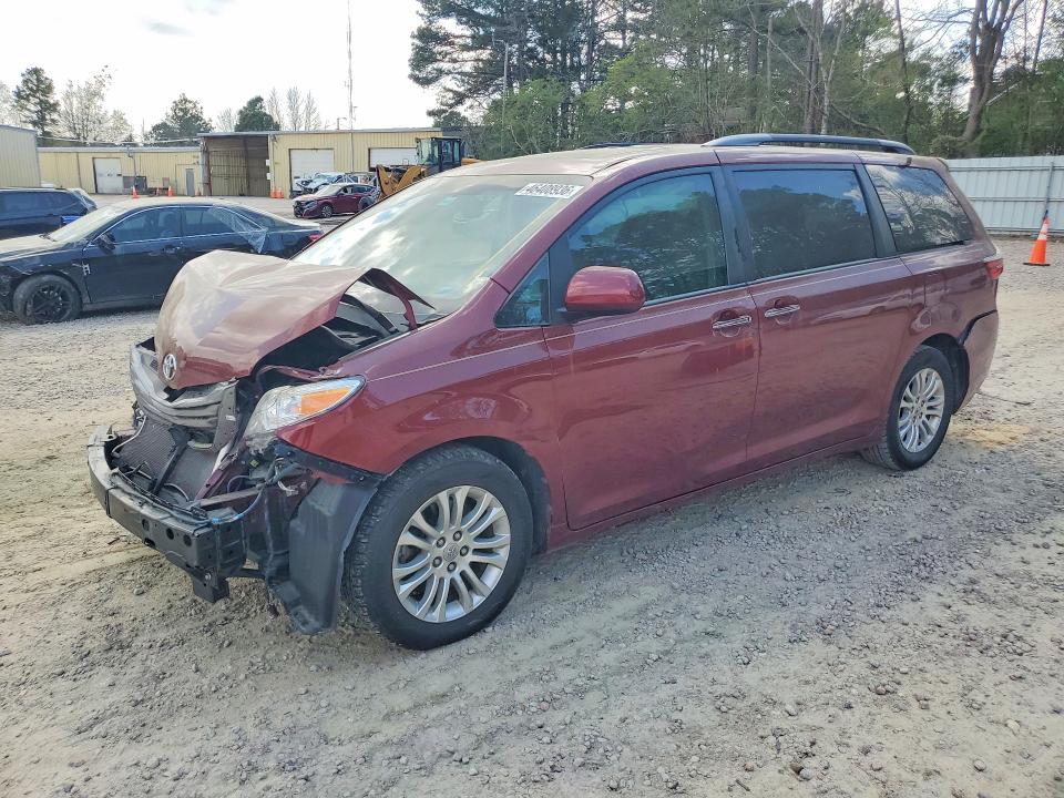2015 Toyota Sienna xle 8-passenger
