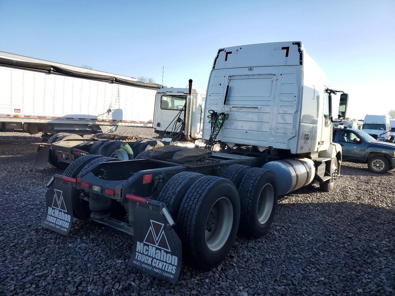 2016 Volvo VNL Semi Truck