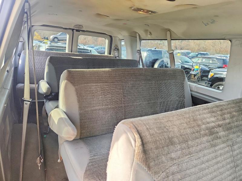 2004 Ford Econoline E350 Super Duty Wagon