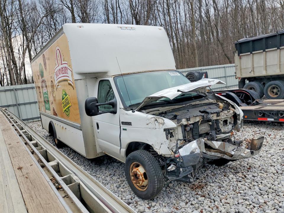 2014 Ford Econoline E350 Super Duty Cutaway Van