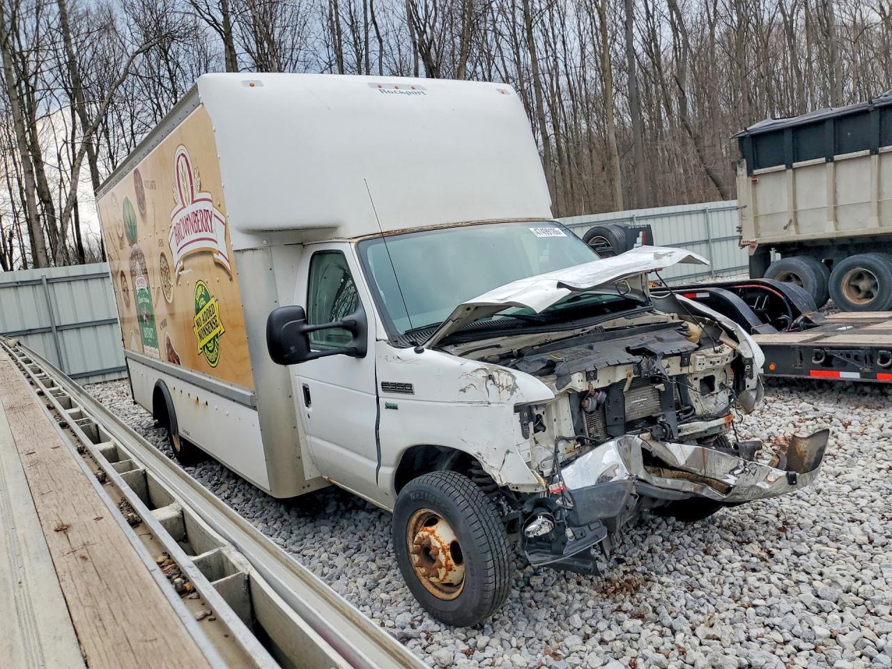 2014 Ford Econoline E350 Super Duty Cutaway Van