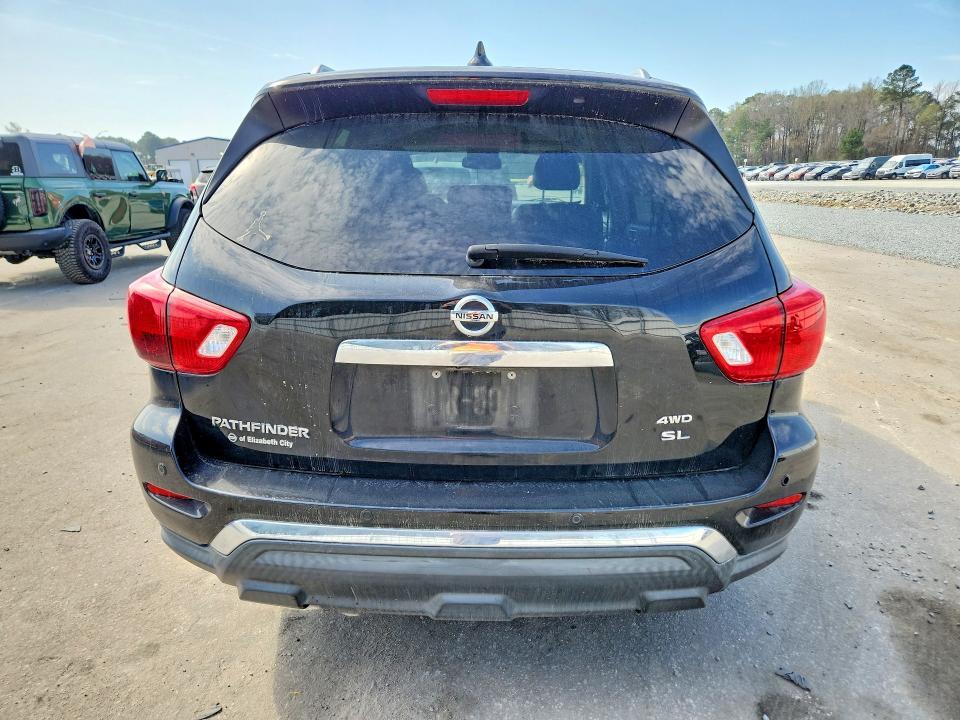 2019 Nissan Pathfinder sl