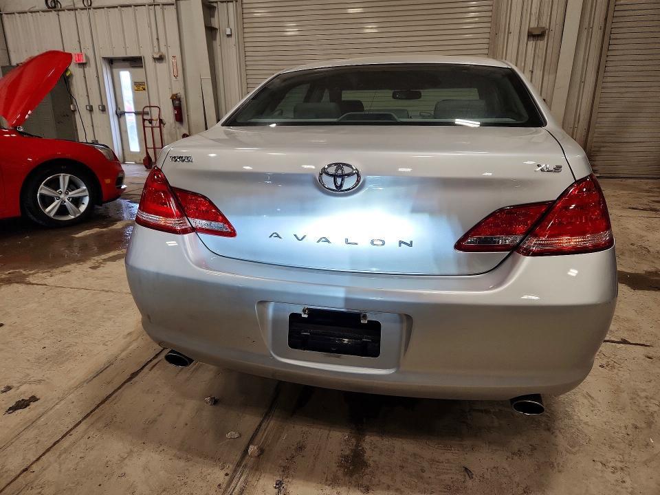 2005 Toyota Avalon xls