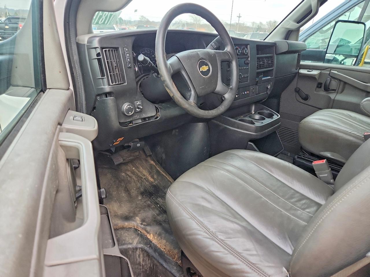 2020 Chevrolet Express BOX Truck