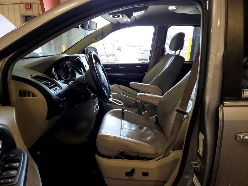 2013 Chrysler Town & Country Touring l