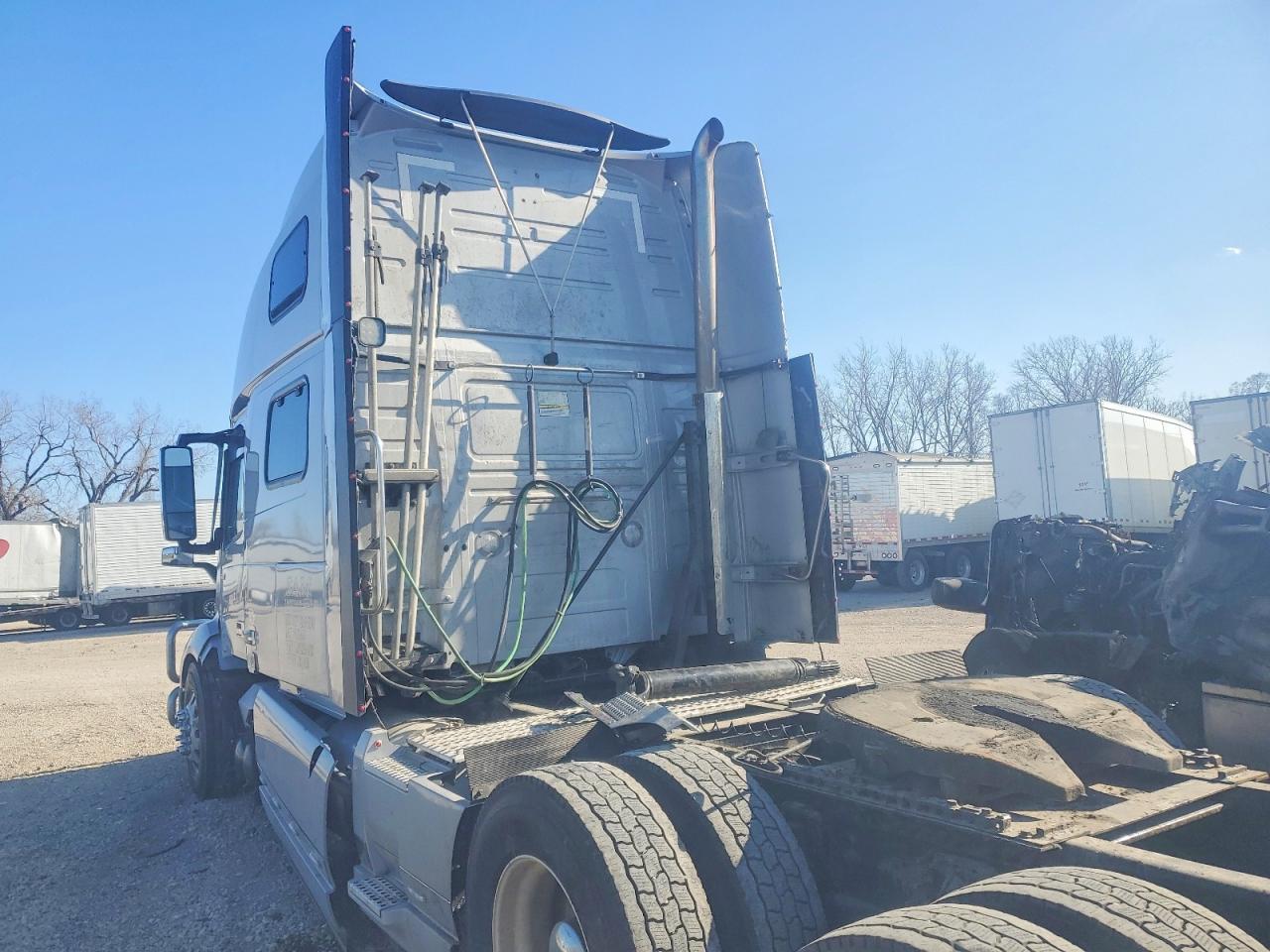 2020 Volv O VNL Semi Truck
